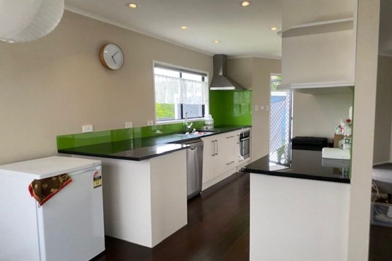 Photo of property in 38 Gosford Drive, Botany Downs, Auckland, 2010
