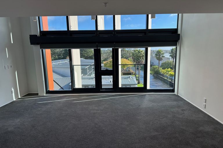 Photo of property in 2f/30 Westward Ho, Glen Eden, Auckland, 0602