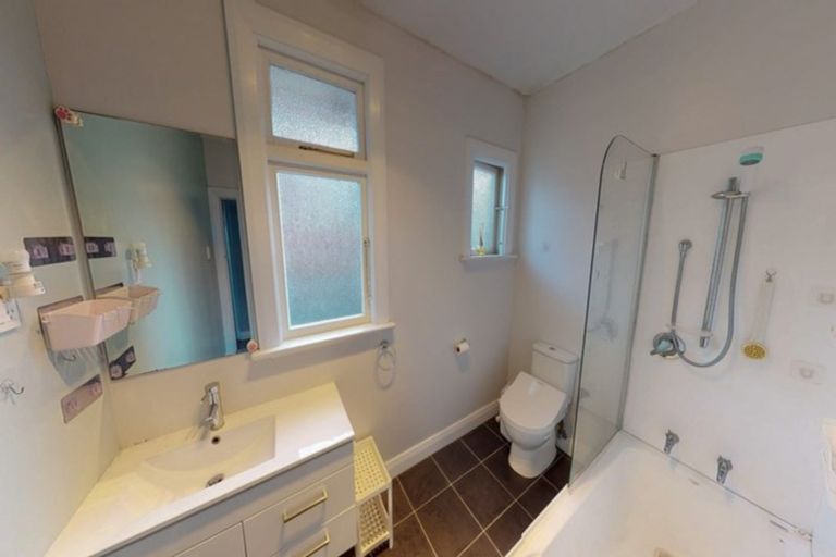 Photo of property in 25 Forbes Street, Balaclava, Dunedin, 9011