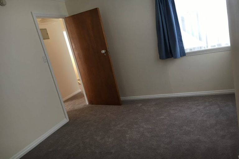 Photo of property in 82 Oriental Parade, Oriental Bay, Wellington, 6011