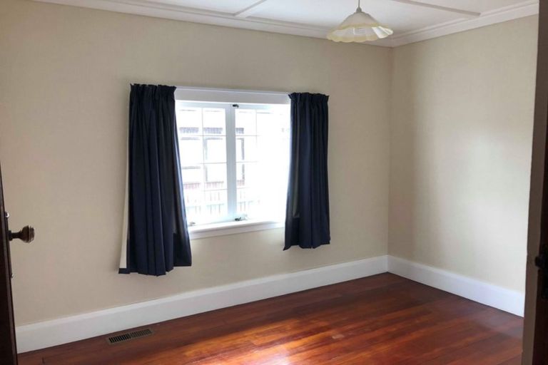 Photo of property in 16 Wallace Street, Regent, Whangarei, 0112
