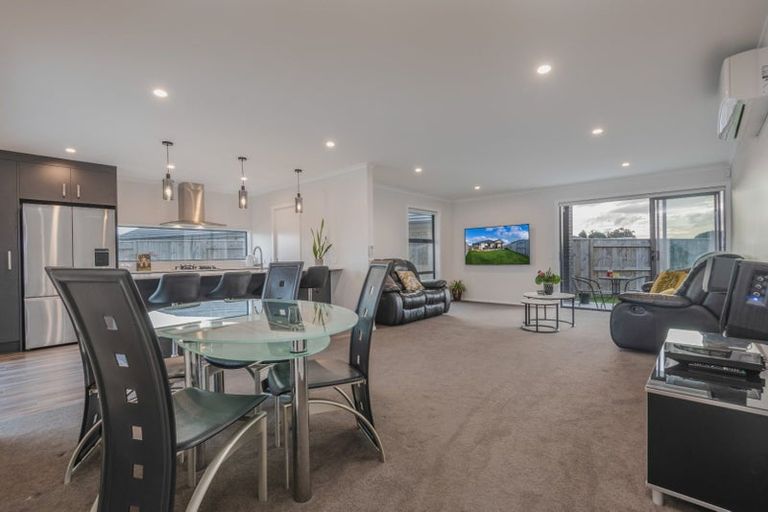 Photo of property in 90 Johnstone Drive, Fitzherbert, Palmerston North, 4410