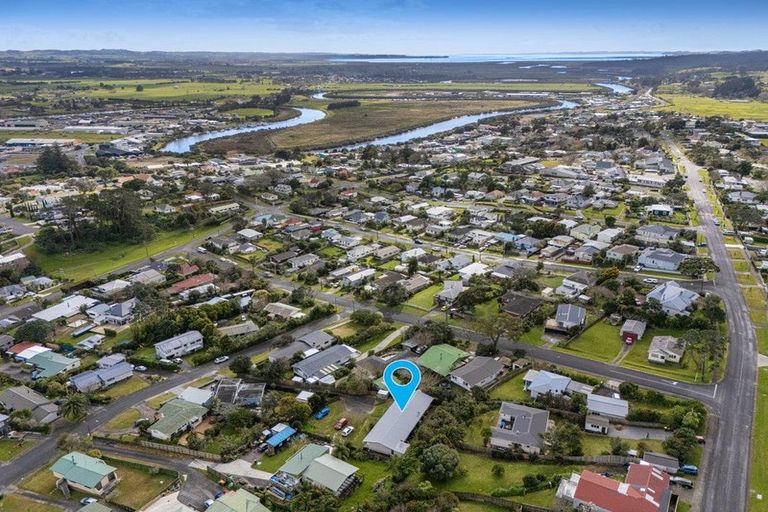 Photo of property in 2 Kaipara Crescent, Helensville, 0800