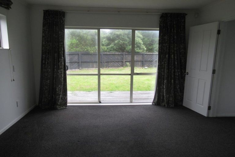 Photo of property in 5 Adrian Grove, Waikanae Beach, Waikanae, 5036