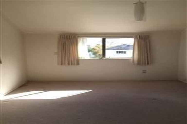 Photo of property in 19 Woodhouse Place, West Harbour, Auckland, 0618