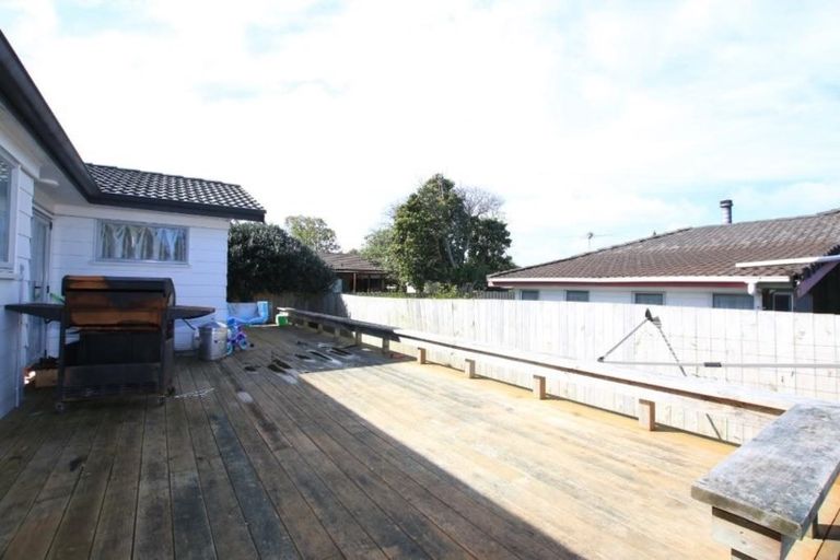 Photo of property in 23 Benton Place, Manurewa, Auckland, 2102