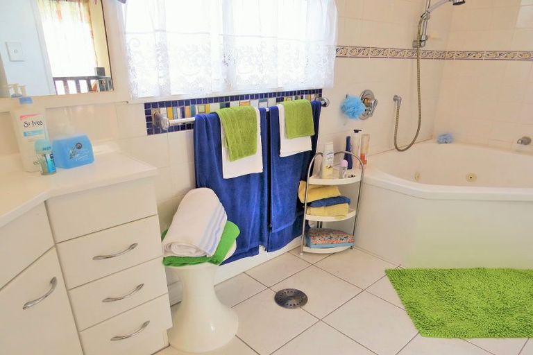 Photo of property in 23a Richmond Road, Carterton, 5713