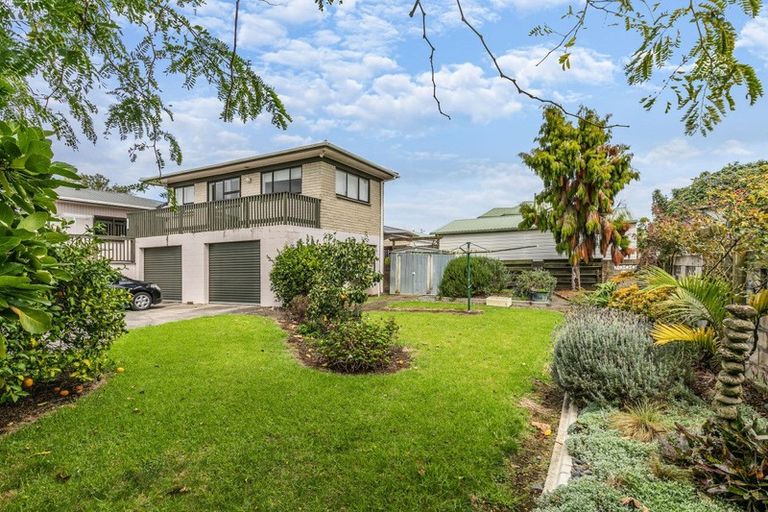 Photo of property in 21 Coronation Avenue, Pukekohe, 2120