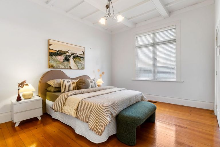 Photo of property in 8 Tiri Road, Milford, Auckland, 0620