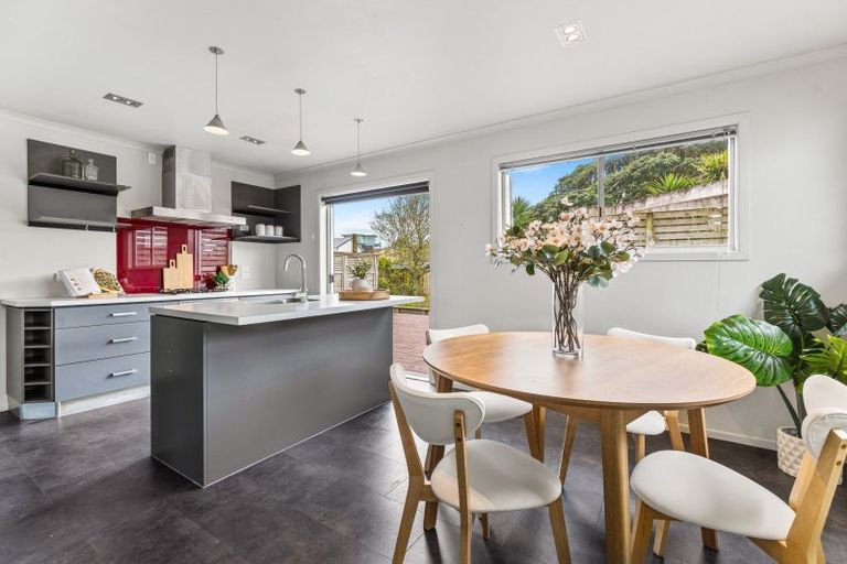 Photo of property in 27 Rospeath Crescent, Spotswood, New Plymouth, 4310