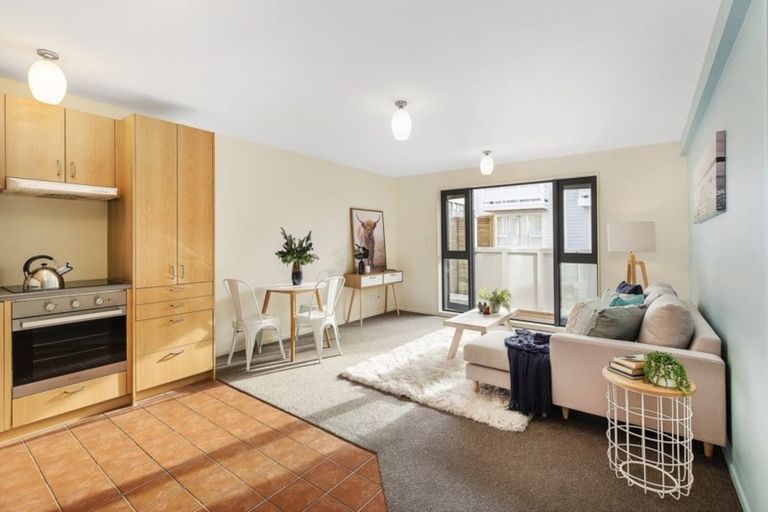 Photo of property in Pirie Street Townhouses, 2/35 Pirie Street, Mount Victoria, Wellington, 6011