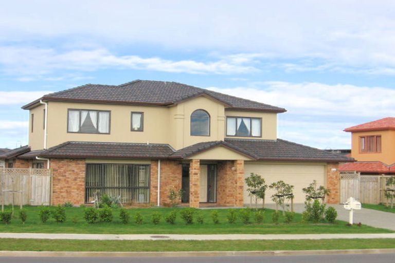 Photo of property in 19 Bronwylian Drive, Flat Bush, Auckland, 2016