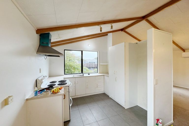 Photo of property in 1/14 Thalia Place, Totara Vale, Auckland, 0629