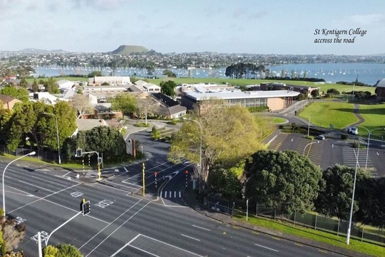 Photo of property in 203 Pakuranga Road, Pakuranga, Auckland, 2010