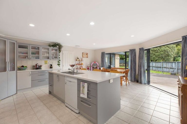 Photo of property in 8 Awaroa Stream Drive, Waiuku, 2123