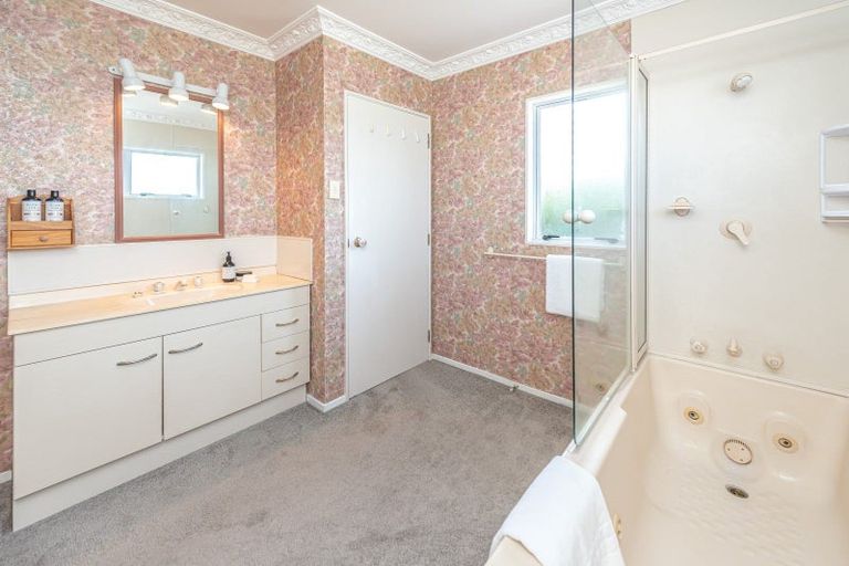 Photo of property in 14 Rawhiti Place, Saint Johns Hill, Whanganui, 4501