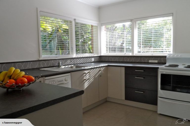 Photo of property in 2/60 Ayton Drive, Totara Vale, Auckland, 0629