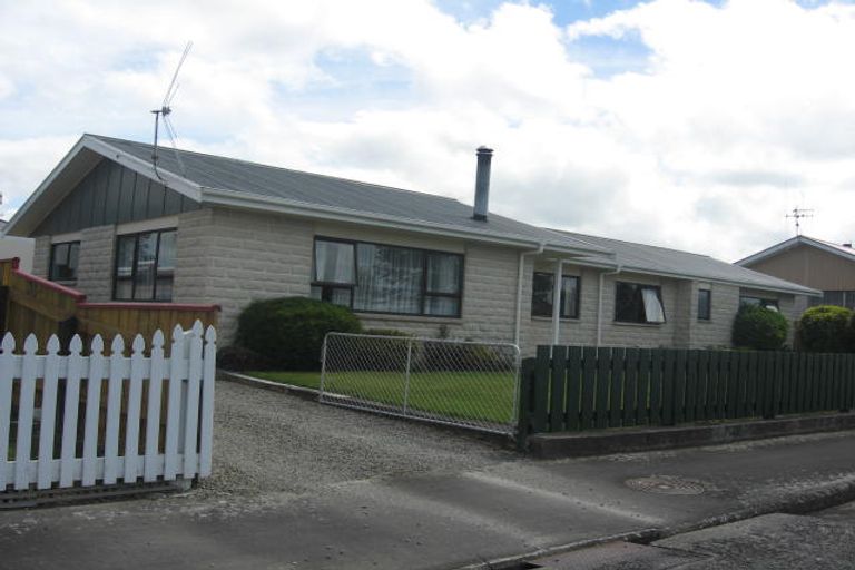 Photo of property in 10 Maire Street, Pahiatua, 4910