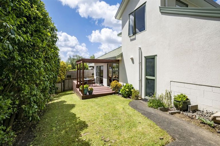 Photo of property in 1/11 Bronzewing Terrace, Unsworth Heights, Auckland, 0632