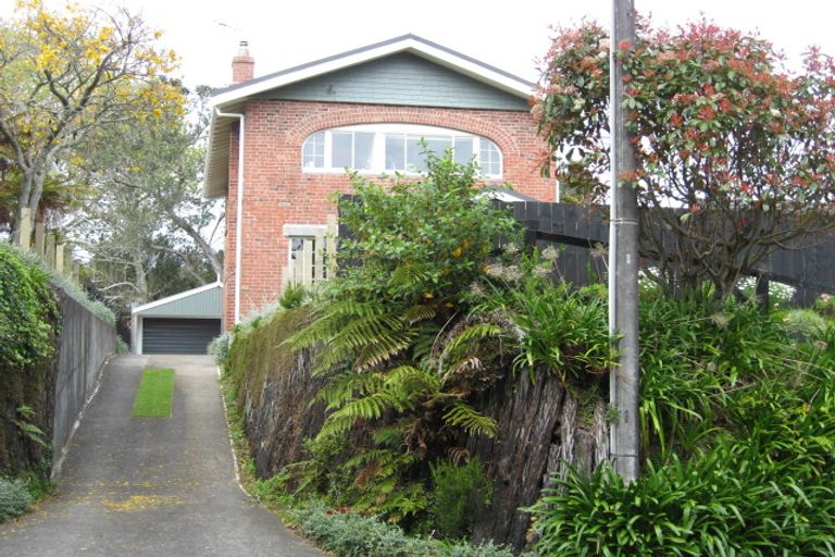 Photo of property in 8 Pendarves Street, New Plymouth, 4310