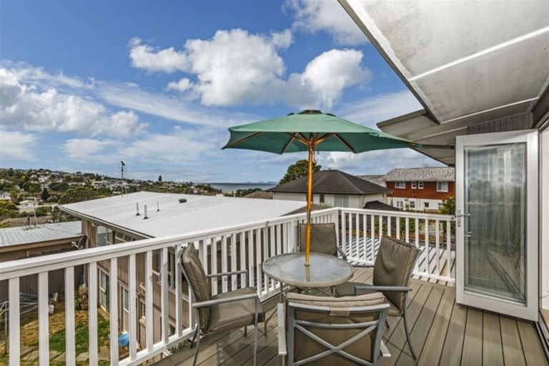 Photo of property in 1/51 East Coast Road, Milford, Auckland, 0620