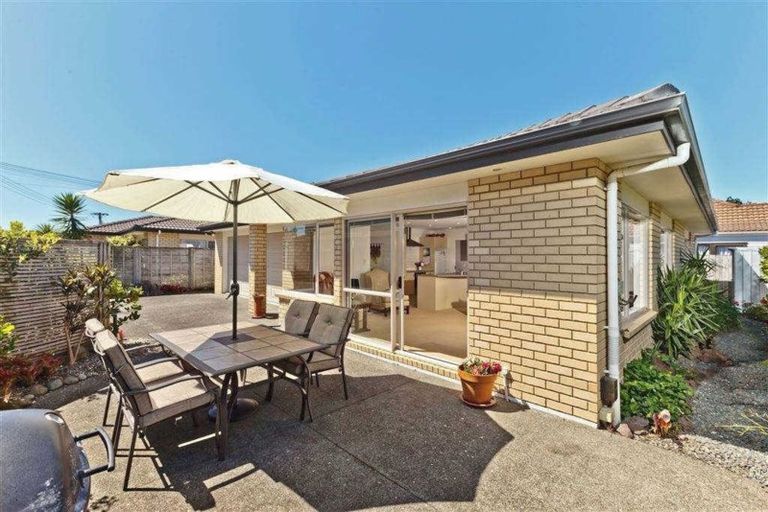 Photo of property in 2/14 Milton Road, Orewa, 0931