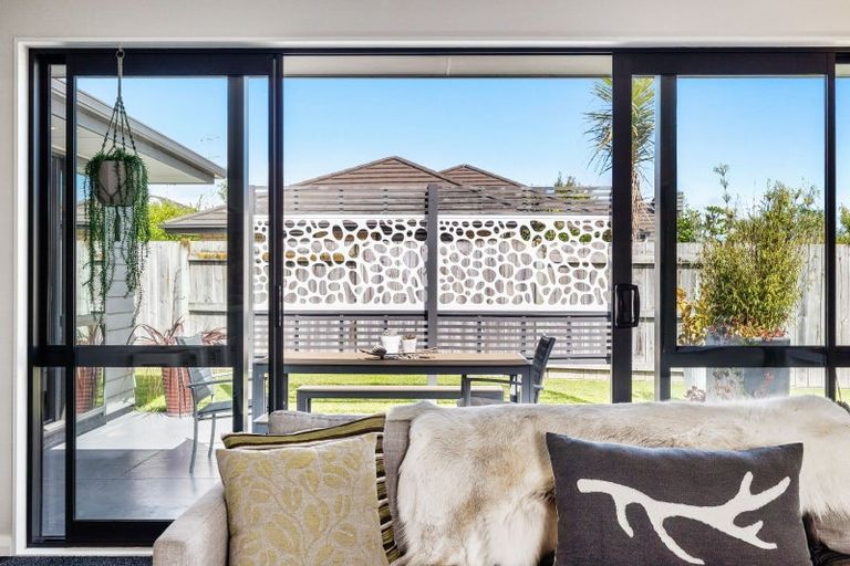 Photo of property in 3 Saint Heliers Grove, Fitzherbert, Palmerston North, 4410