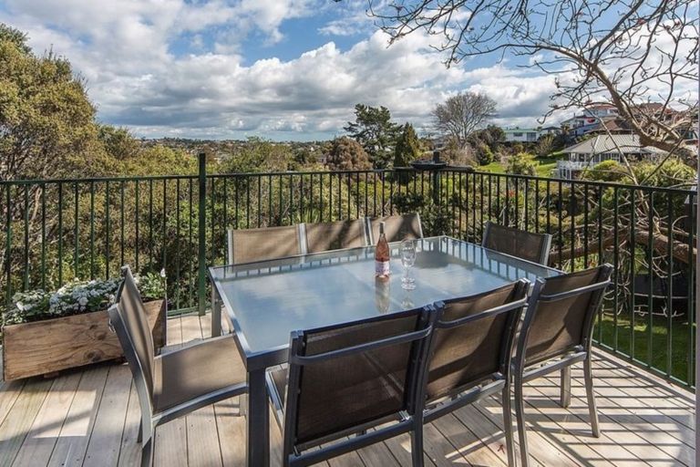 Photo of property in 132 Carlisle Road, Northcross, Auckland, 0632