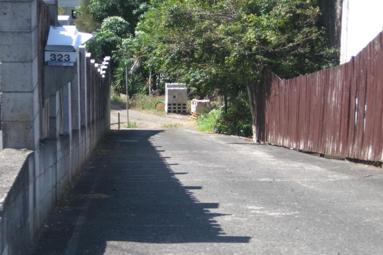 Photo of property in 323 Glenfield Road, Glenfield, Auckland, 0629