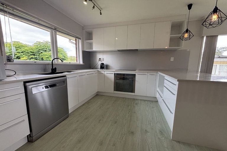 Photo of property in 15 Halberg Street, Papakura, 2110