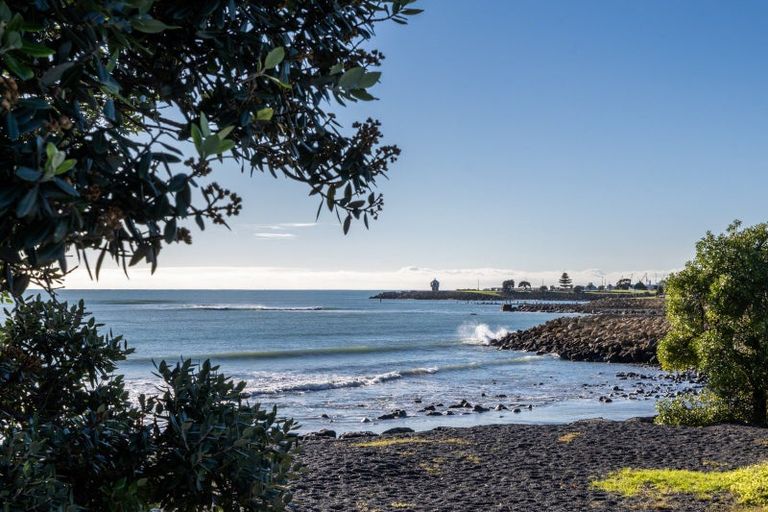 Photo of property in 24 Charles Street, Westshore, Napier, 4110