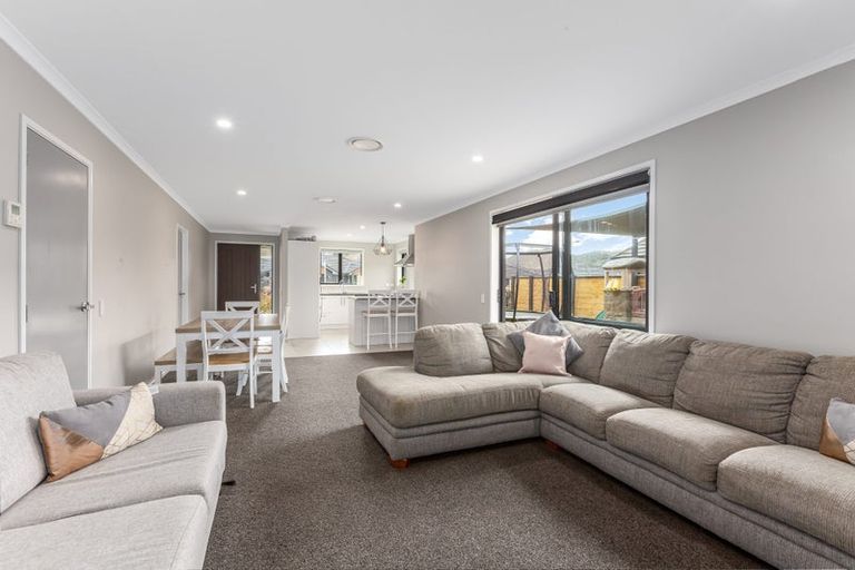 Photo of property in 1 Genoa Place, Whitby, Porirua, 5024