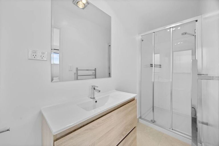 Photo of property in 1/233 Great North Road, Henderson, Auckland, 0612