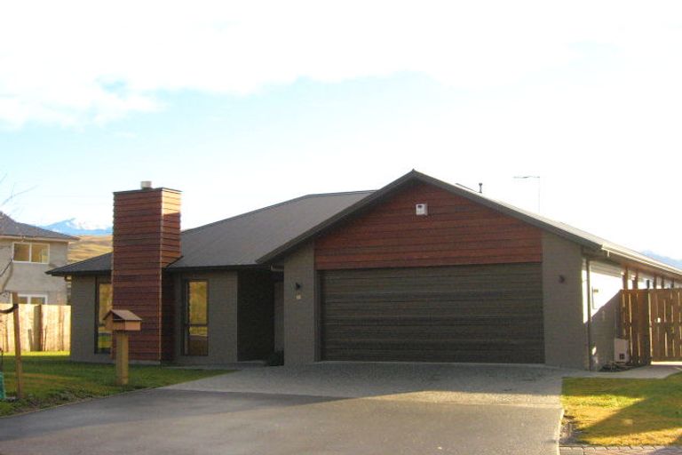 Photo of property in 16 Herries Lane, Lake Hayes, Queenstown, 9304