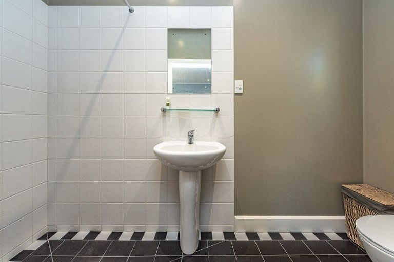 Photo of property in 17 Tarata Street, Saint Johns Hill, Whanganui, 4501