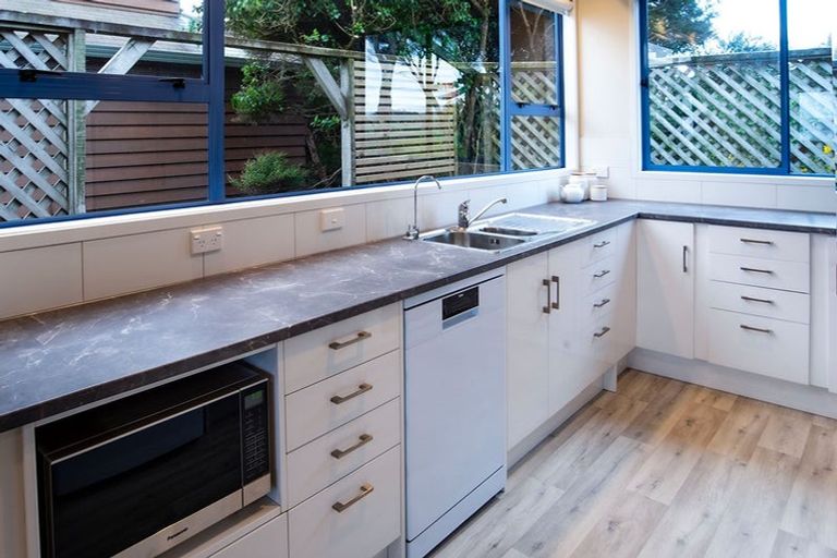 Photo of property in 64 Motuhara Road, Plimmerton, Porirua, 5026