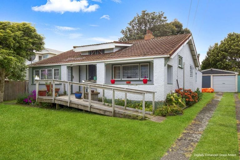 Photo of property in 94 Cornfoot Street, Castlecliff, Whanganui, 4501