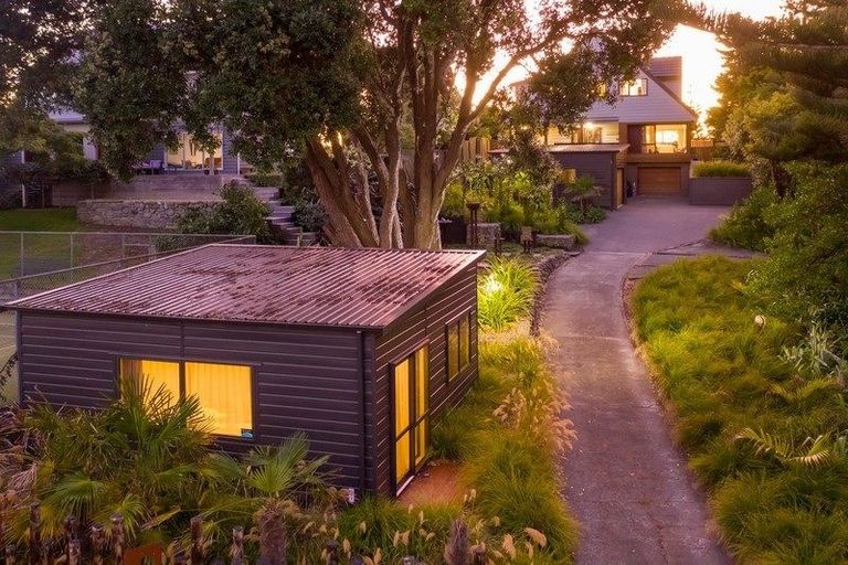 Photo of property in 9 Wharemauku Road, Raumati Beach, Paraparaumu, 5032