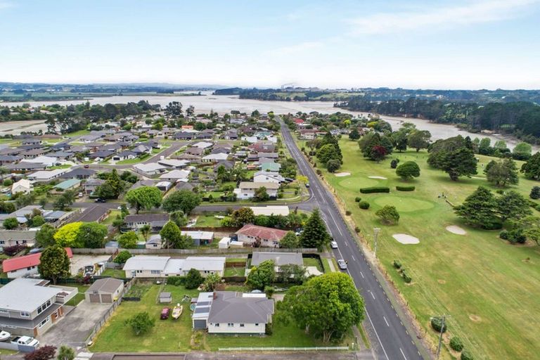 Photo of property in 70 Racecourse Road, Waiuku, 2123