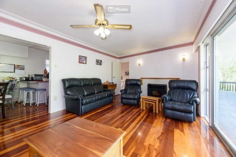 Photo of property in 27 Crompton Road, Massey, Auckland, 0614