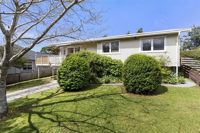 Photo of property in 7 Lyford Crescent, Sunnynook, Auckland, 0620