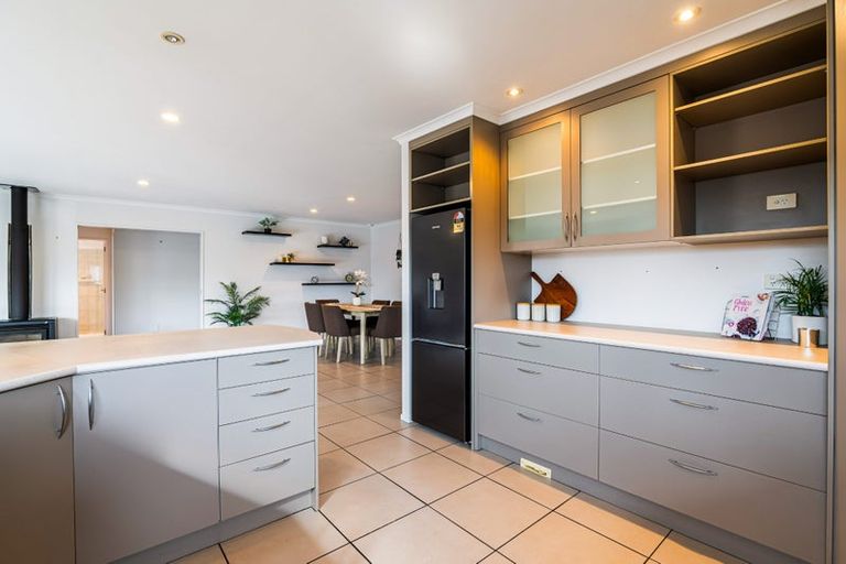 Photo of property in 20 Barbados Way, One Tree Point, 0118