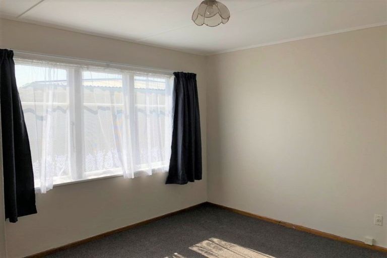 Photo of property in 14 Omori Place, Castlecliff, Whanganui, 4501