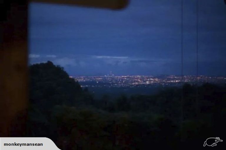 Photo of property in 426 Scenic Drive, Waiatarua, Auckland, 0612