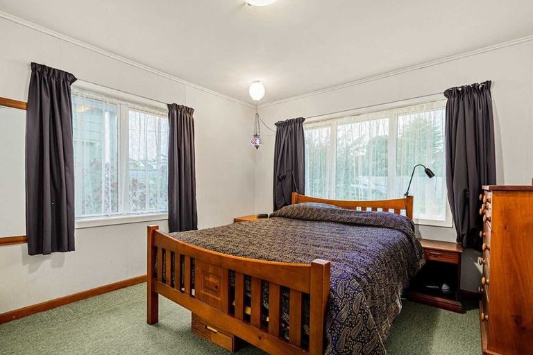 Photo of property in 16 Tiki Street, New Lynn, Auckland, 0600