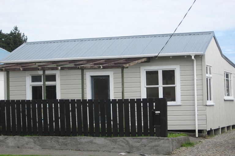 Photo of property in 66 Pioneer Road, Moturoa, New Plymouth, 4310