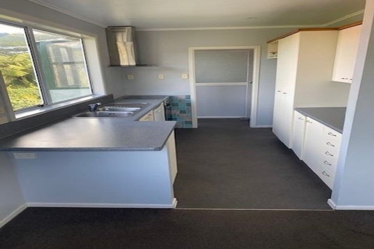 Photo of property in 35a Ranui Terrace, Tawa, Wellington, 5028