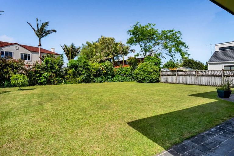 Photo of property in 102 Branch Road, Highlands Park, New Plymouth, 4312