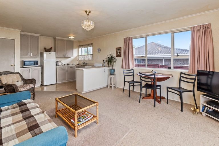 Photo of property in 2/2 Palm Court Drive, Glen Eden, Auckland, 0602