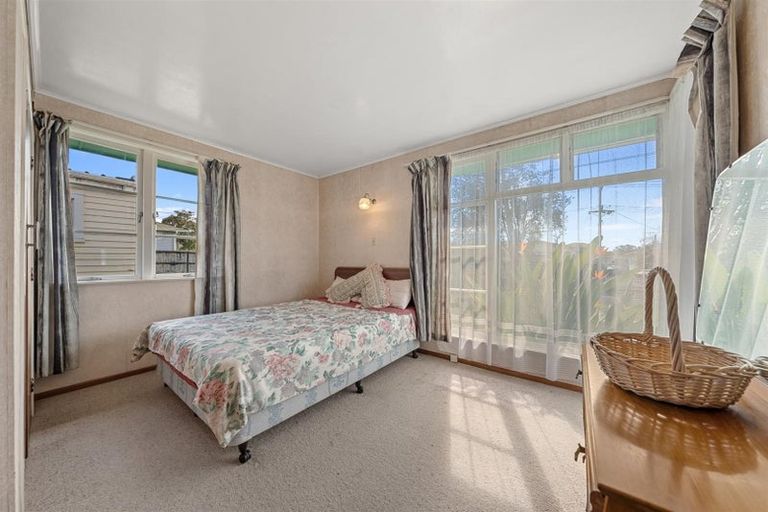 Photo of property in 9 Kuaka Place, New Lynn, Auckland, 0600